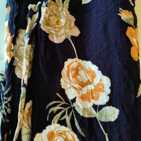 SOLD ❄️3/$15 Flowy Wrap Dress - Picture 4 of 4